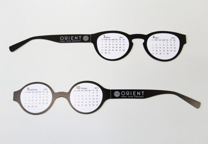 No.064/眼鏡型卓上カレンダーPOP | サカエマーク